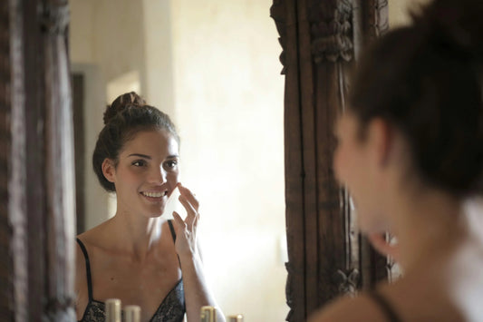 9 Best Essential Oils for Radiant Skin (Your Complexion Will Thank You!) - Delune 